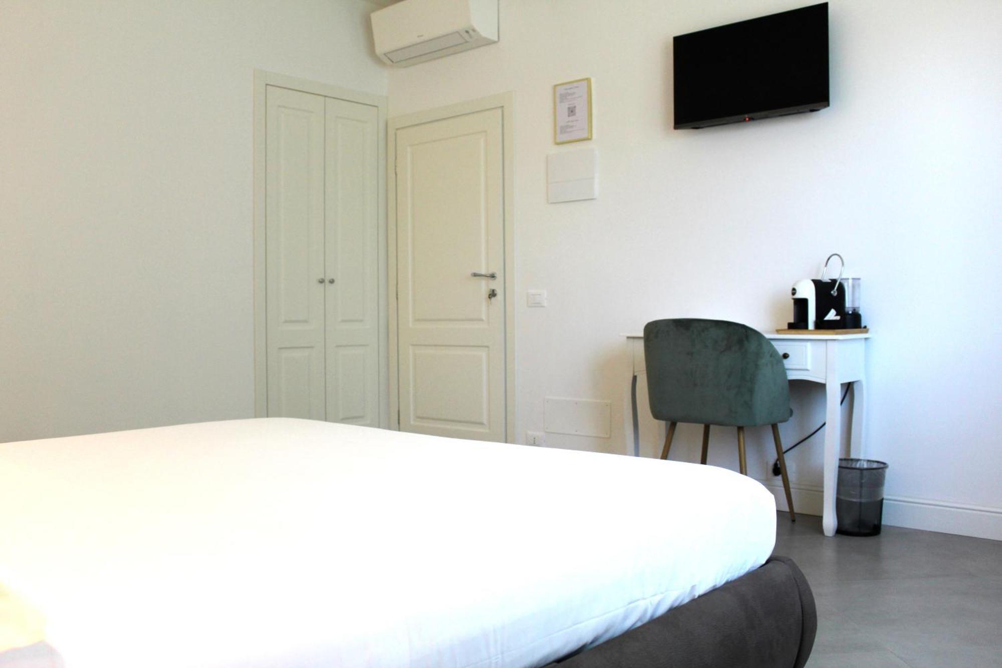 Villa Forte Salvi - Rooms Пескьера-дель-Гарда Экстерьер фото